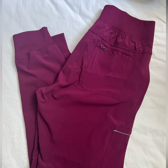 Cherokee Infinity Magenta Jogger Scrub Pants (SIZE M) - Picture 3 of 4